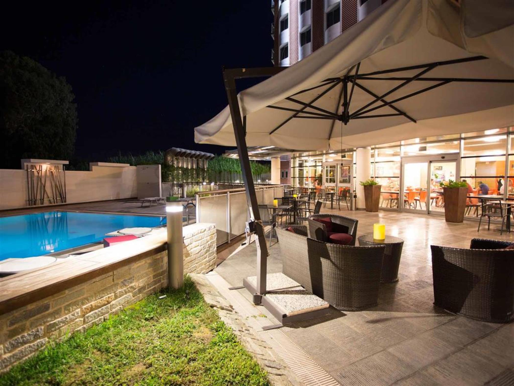Novotel Salerno Est Arechi Exteriör bild