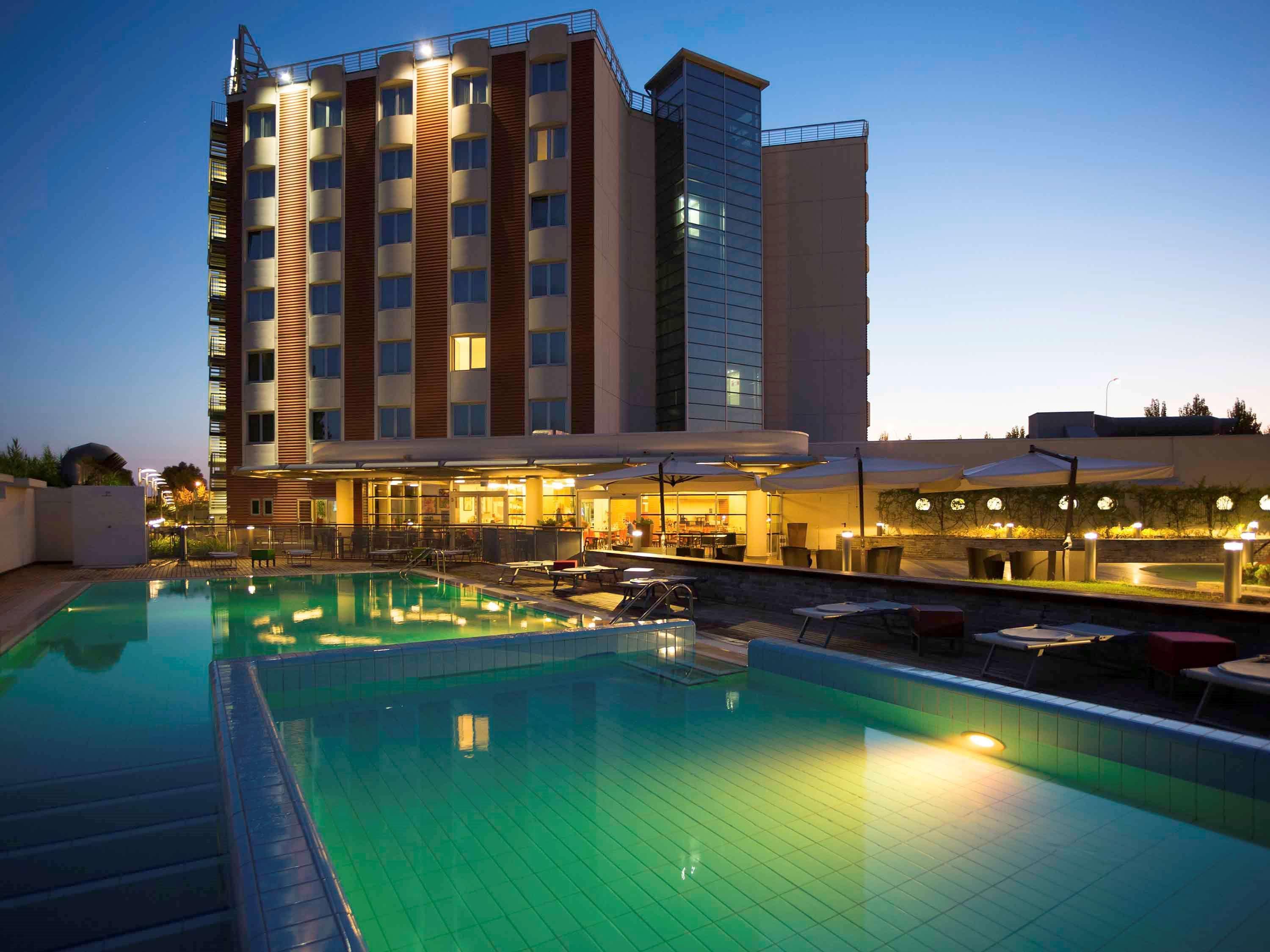 Novotel Salerno Est Arechi Exteriör bild