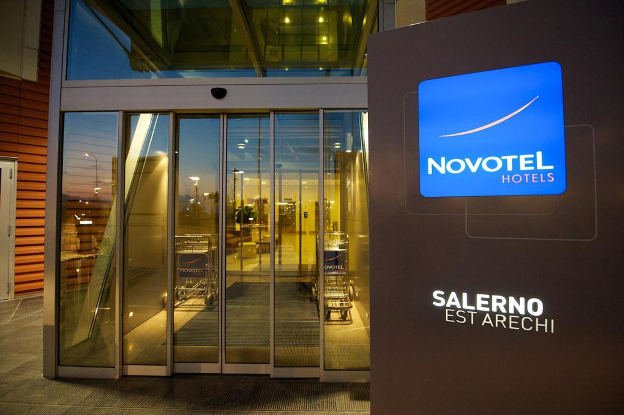 Novotel Salerno Est Arechi Exteriör bild
