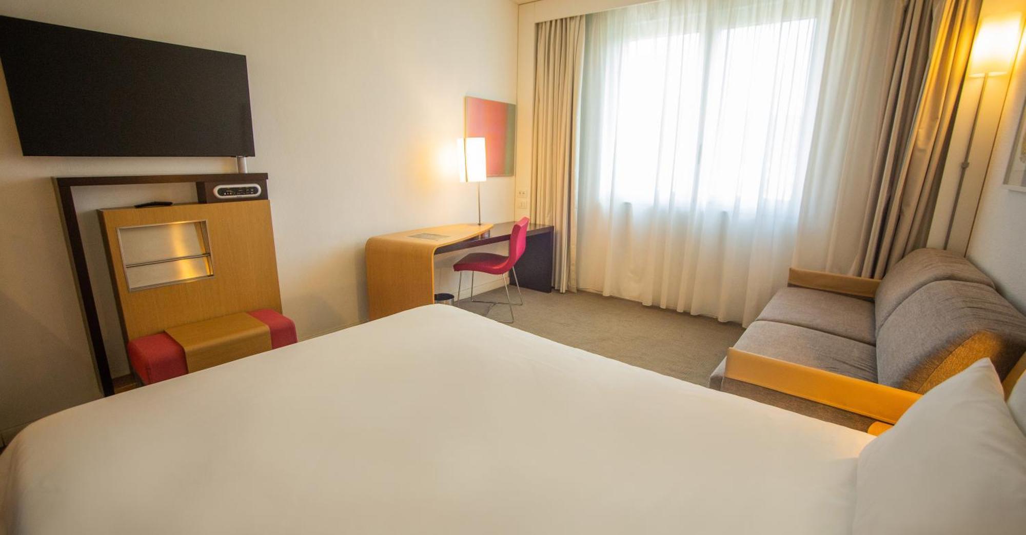 Novotel Salerno Est Arechi Exteriör bild
