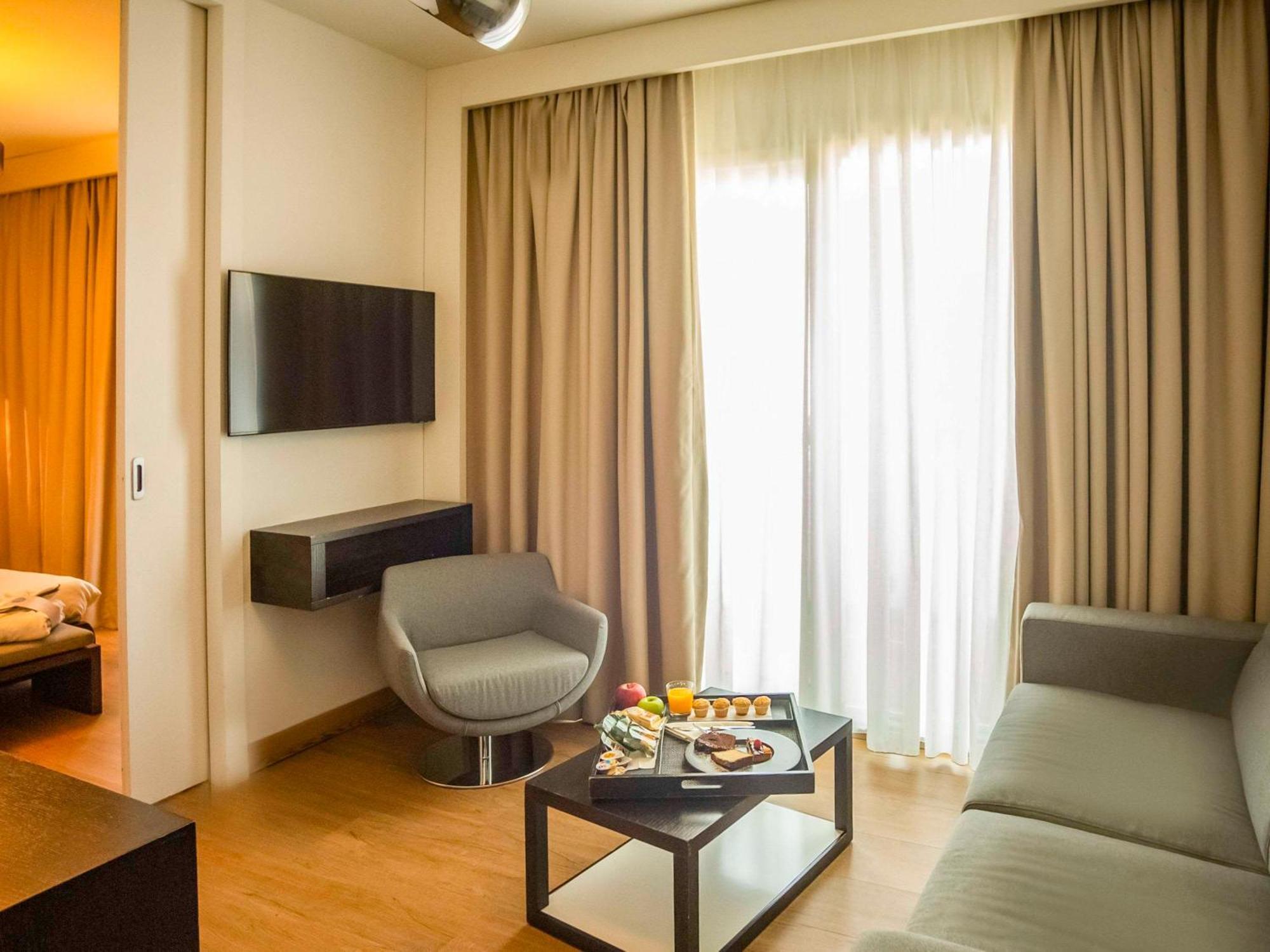 Novotel Salerno Est Arechi Exteriör bild