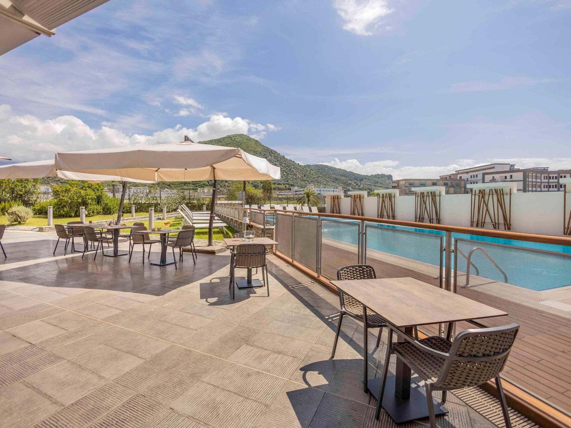 Novotel Salerno Est Arechi Exteriör bild
