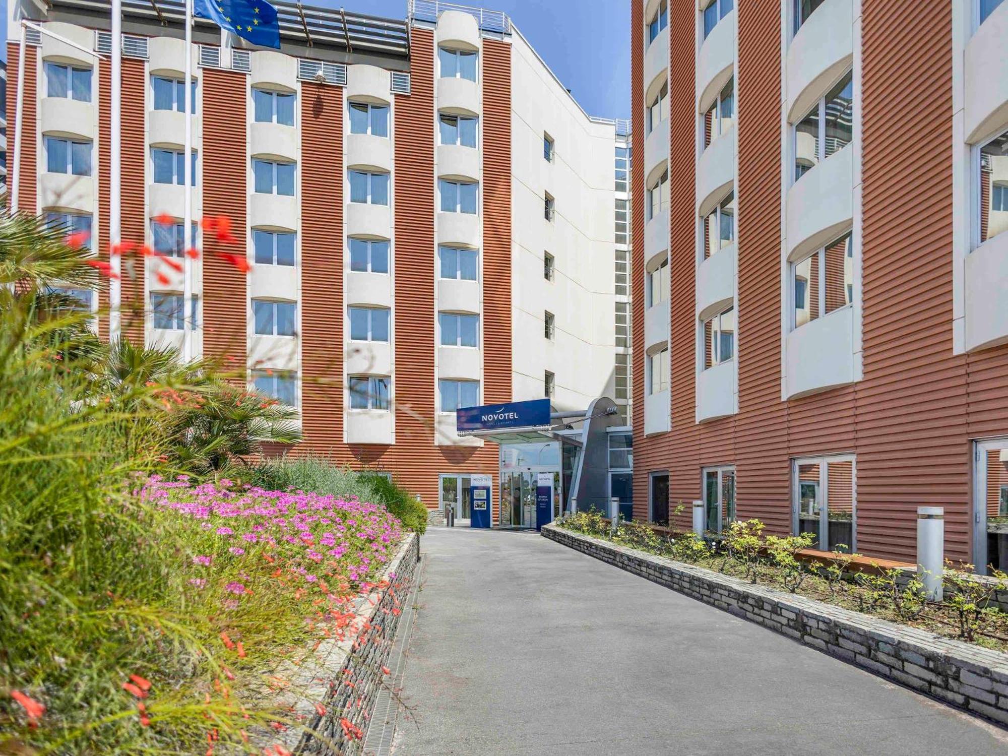 Novotel Salerno Est Arechi Exteriör bild