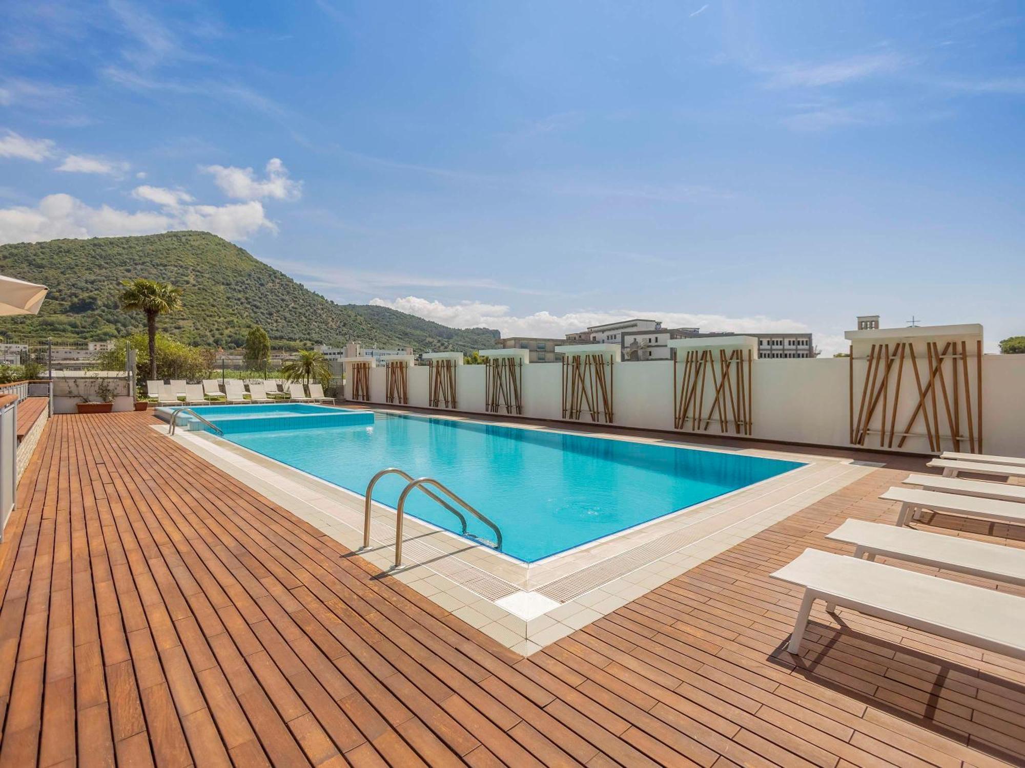 Novotel Salerno Est Arechi Exteriör bild