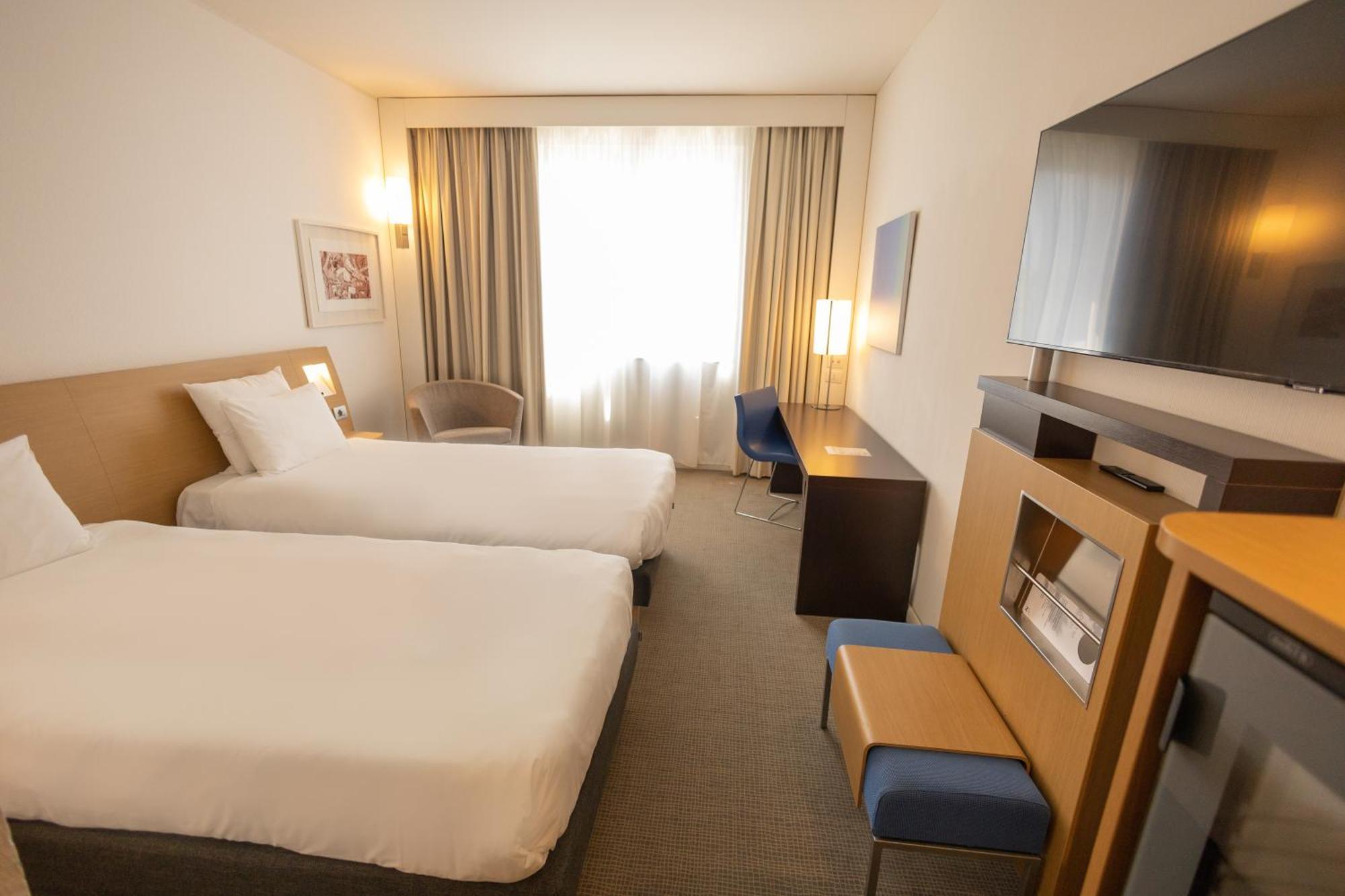 Novotel Salerno Est Arechi Exteriör bild