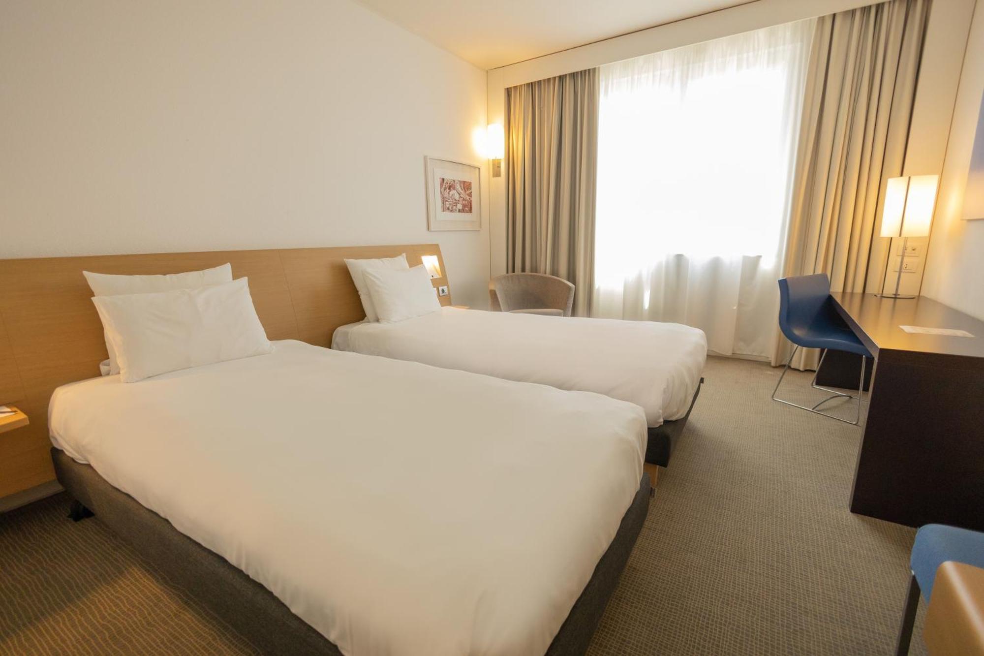 Novotel Salerno Est Arechi Exteriör bild
