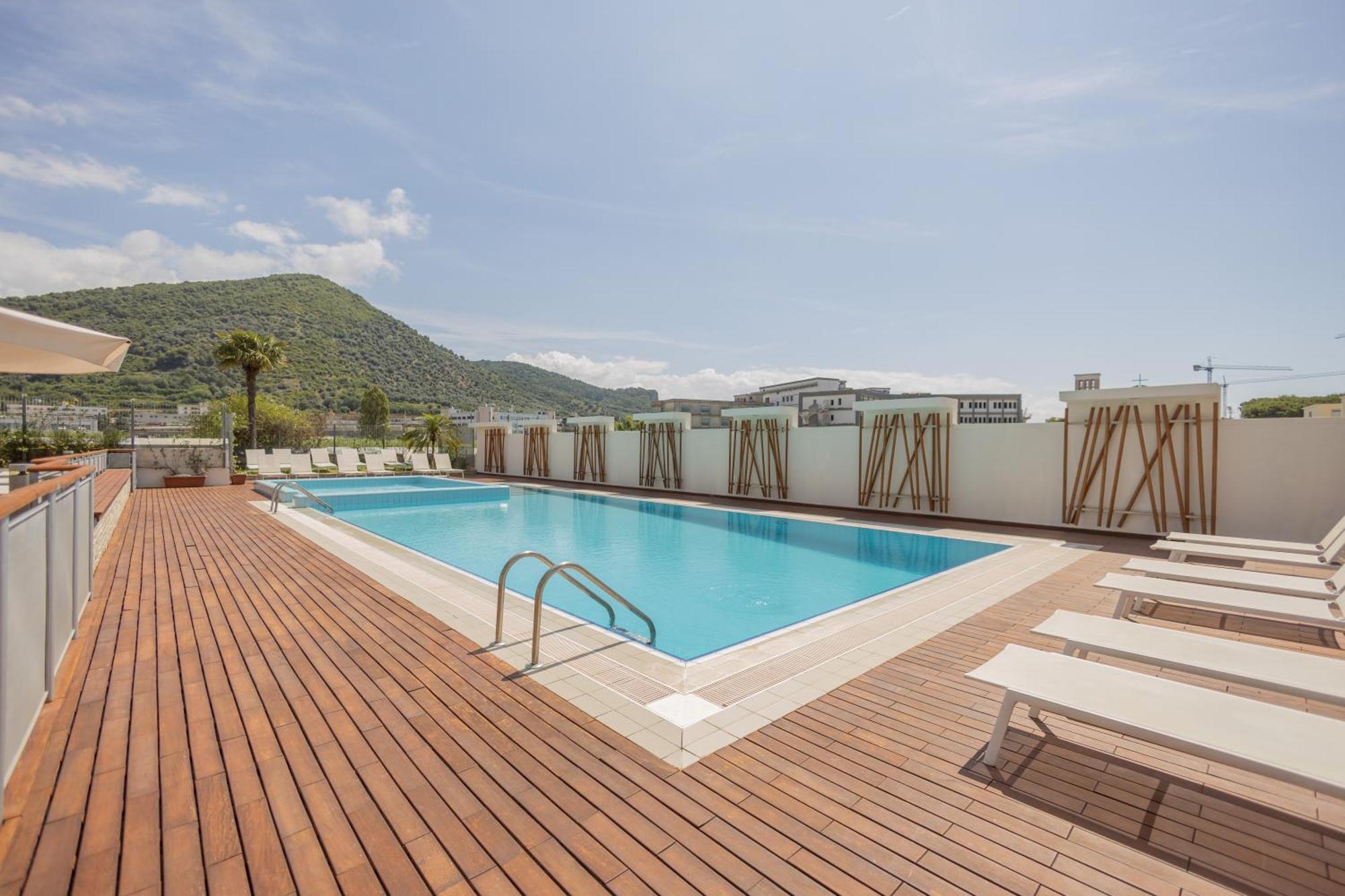 Novotel Salerno Est Arechi Exteriör bild