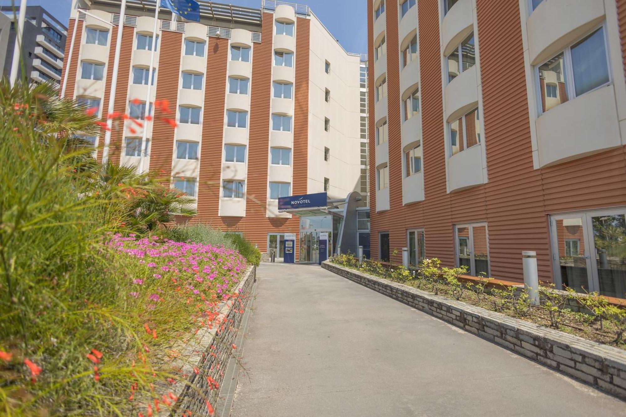 Novotel Salerno Est Arechi Exteriör bild