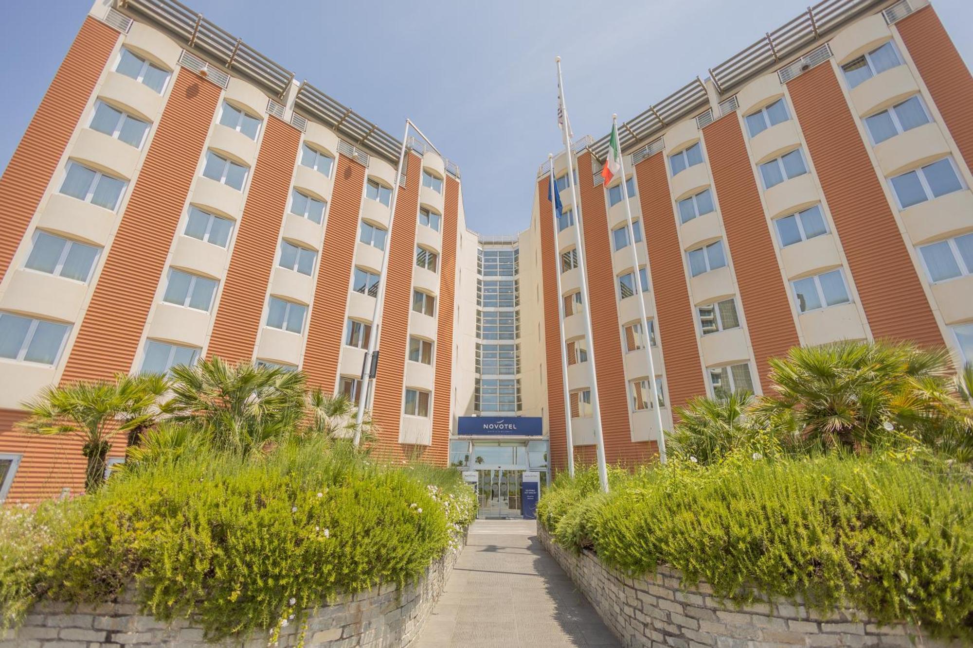 Novotel Salerno Est Arechi Exteriör bild